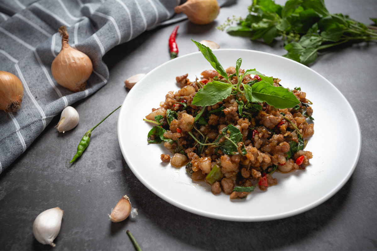 Stir fry meat with holy basil Pad Krapraow